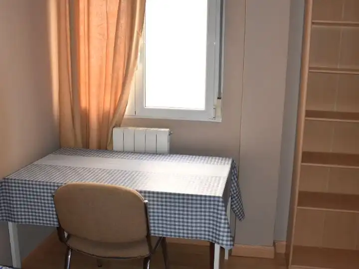 Flat for rent in Calle de la Duquesa de Villahermosa, 13, Ciudad Jardín - Parque Roma Dining room of Flat for rent in Zaragoza with Heating, Parquet flooring and Furnished