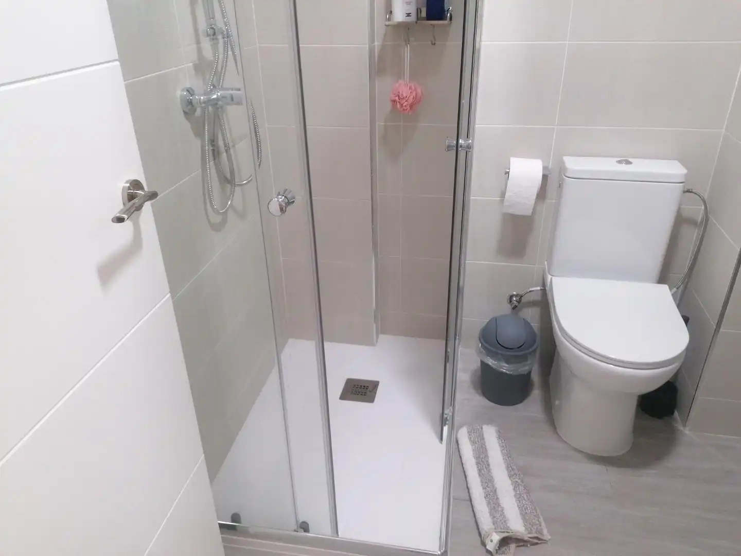 Flat for rent in Avenida Juan Pereda Pila, Pardaleras Bathroom of Flat for rent in Badajoz with Air Conditioner, Heating and Terrace