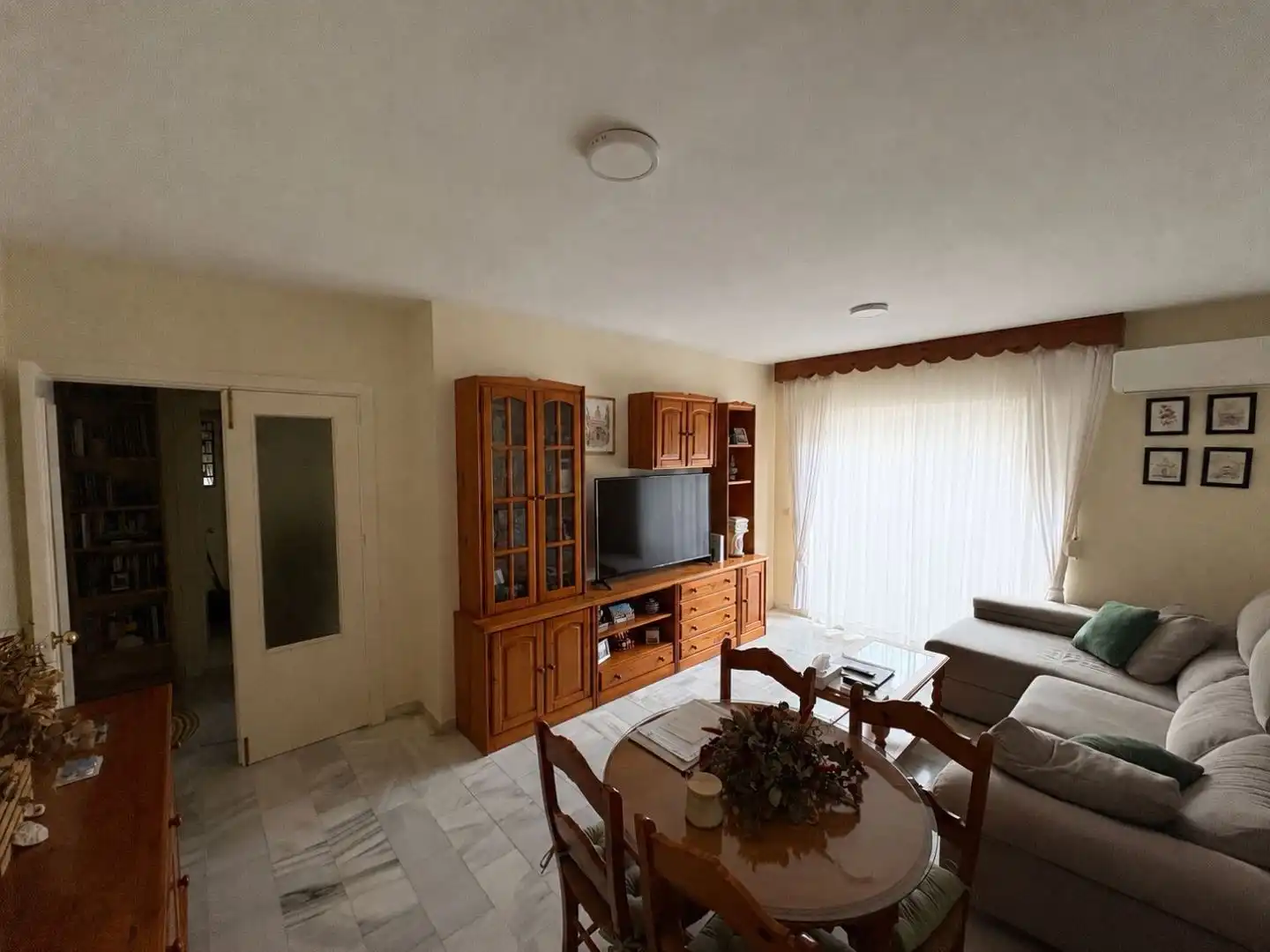 Flat for rent in Avenida Ingeniero Ángel Mayo, 10, El Altillo Living room of Flat for rent in Jerez de la Frontera with Air Conditioner, Storage room and Community parking