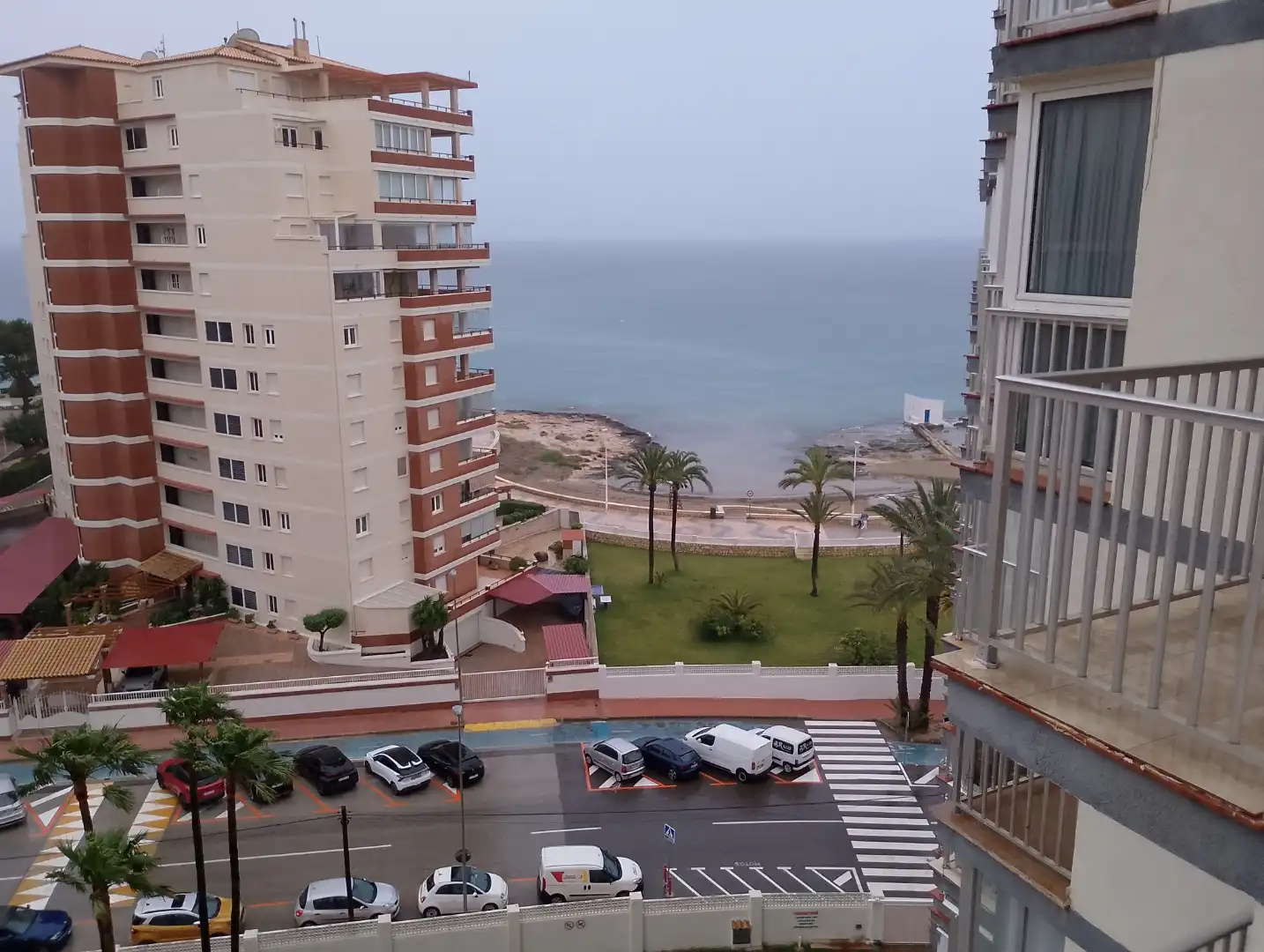 Apartament de lloguer a Calle Luxemburgo, 2, Playa Arenal - Bol Vista exterior de Apartament de lloguer en Calpe / Calp amb Aire condicionat, Jardí privat i Terrassa