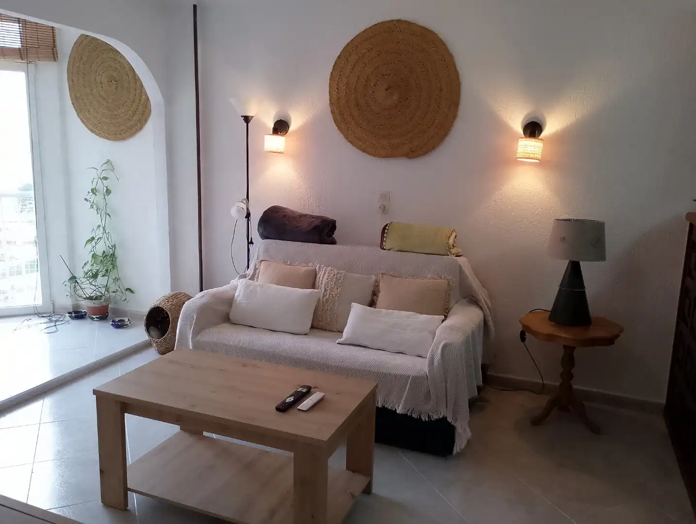 Apartament de lloguer a Calle Luxemburgo, 2, Playa Arenal - Bol Sala d'estar de Apartament de lloguer en Calpe / Calp amb Aire condicionat, Jardí privat i Terrassa