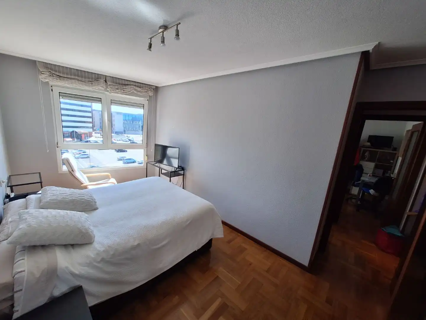 Schlafzimmer von Wohnung zur Miete in Gijón  mit Heizung, Parkett und Abstellraum
