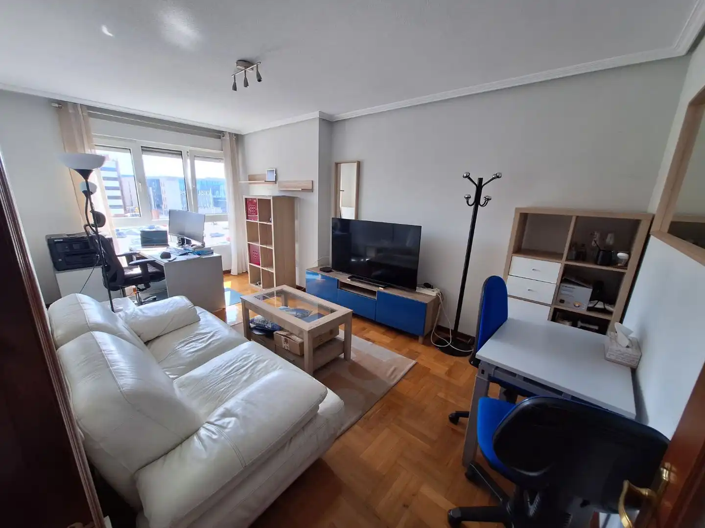 Wohnzimmer von Wohnung zur Miete in Gijón  mit Heizung, Parkett und Abstellraum