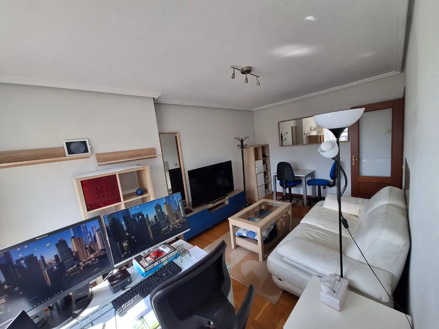Wohnzimmer von Wohnung zur Miete in Gijón  mit Heizung, Parkett und Abstellraum
