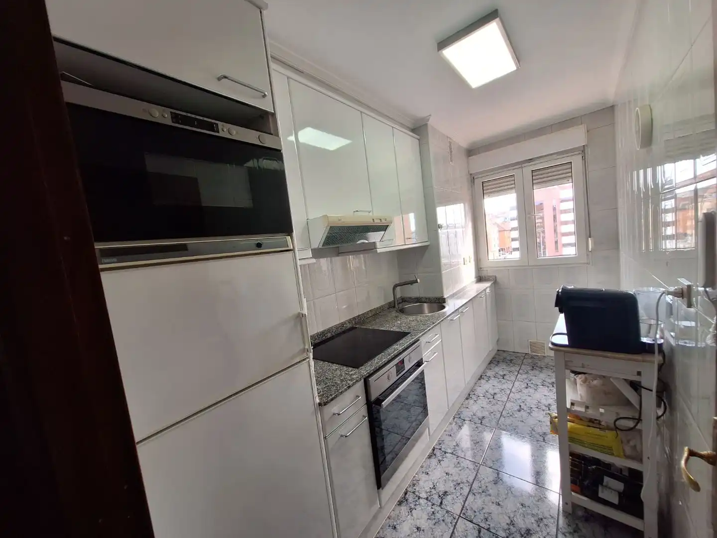 Küche von Wohnung zur Miete in Gijón  mit Heizung, Parkett und Abstellraum