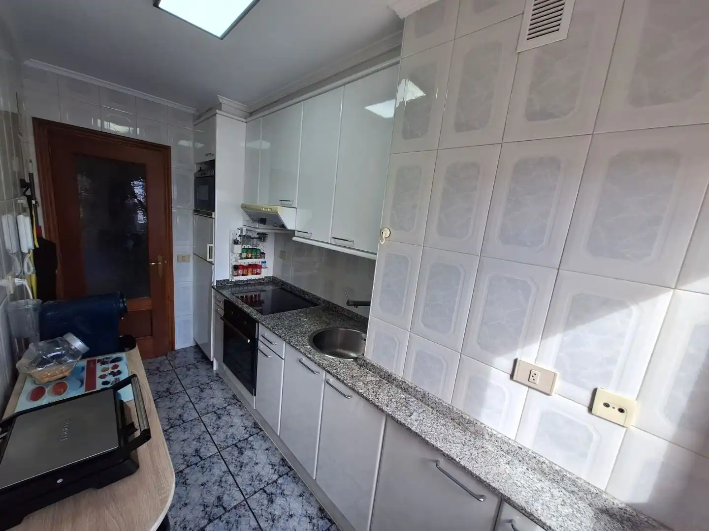 Küche von Wohnung zur Miete in Gijón  mit Heizung, Parkett und Abstellraum