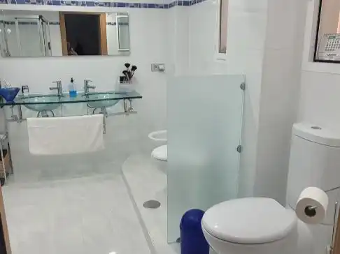 Badezimmer von Wohnung zum Verkauf in Málaga Capital mit Klimaanlage und Terrasse