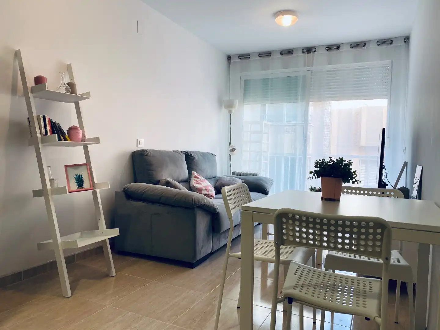 Pis de lloguer a Carrer dels Germans de les Escoles Cristianes, 10, Pueblo Sala d'estar de Pis de lloguer en Benicarló amb Moblat, Aparcament comunitari i Balcó
