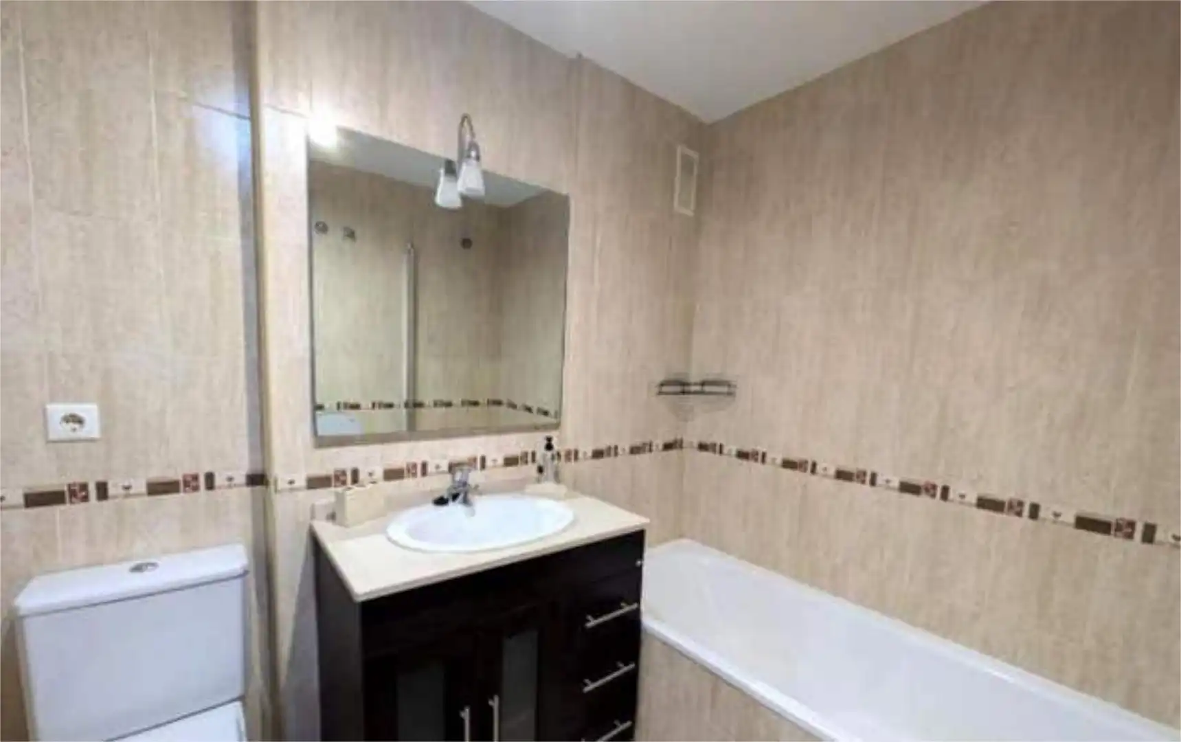Flat for rent in Zona Hospital Bathroom of Flat for rent in Linares with Heating, Swimming Pool and Furnished