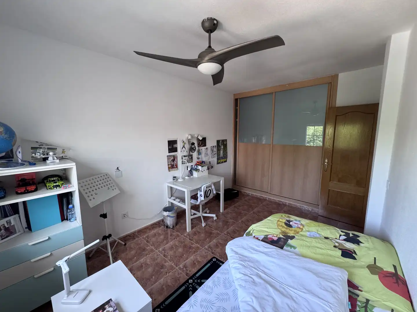 Casa adosada en venda a Calle Violetas, 1, Mojadillas - Parque de las Infantas - El Paraiso Dormitori de Casa adosada en venda en Valdemorillo amb Calefacció, Jardí privat i Terrassa