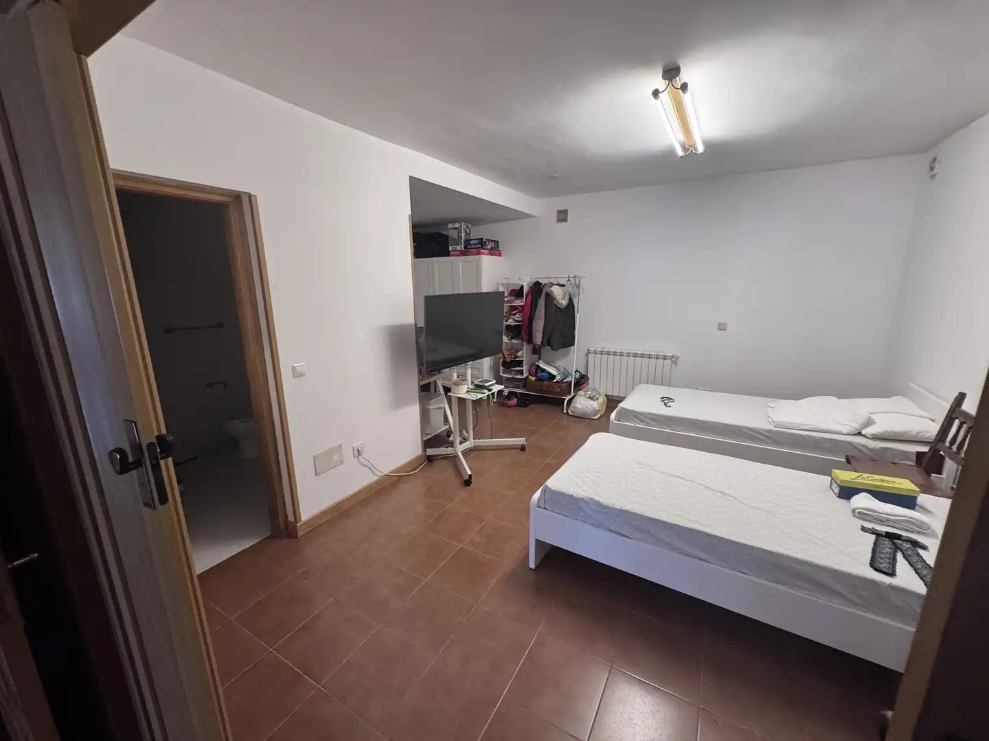 Casa adosada en venda a Calle Violetas, 1, Mojadillas - Parque de las Infantas - El Paraiso Dormitori de Casa adosada en venda en Valdemorillo amb Calefacció, Jardí privat i Terrassa