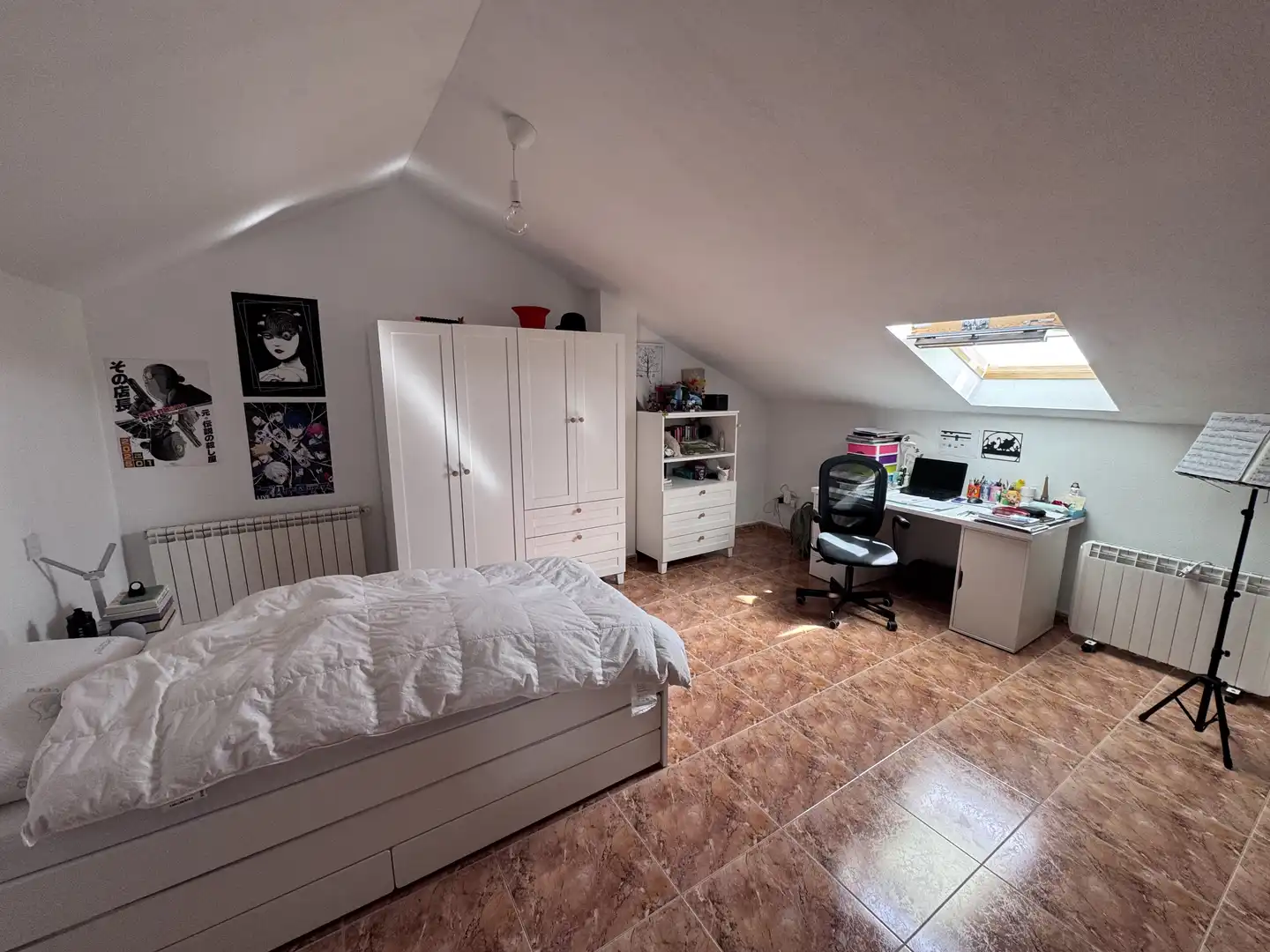 Casa adosada en venda a Calle Violetas, 1, Mojadillas - Parque de las Infantas - El Paraiso Dormitori de Casa adosada en venda en Valdemorillo amb Calefacció, Jardí privat i Terrassa