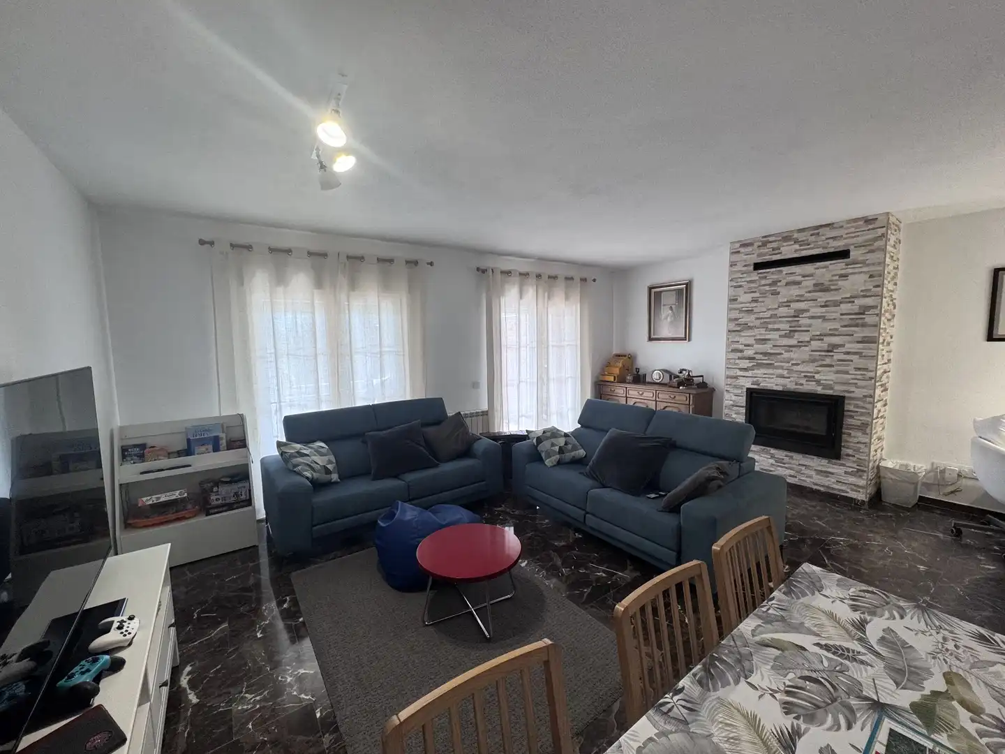 Casa adosada en venda a Calle Violetas, 1, Mojadillas - Parque de las Infantas - El Paraiso Sala d'estar de Casa adosada en venda en Valdemorillo amb Calefacció, Jardí privat i Terrassa