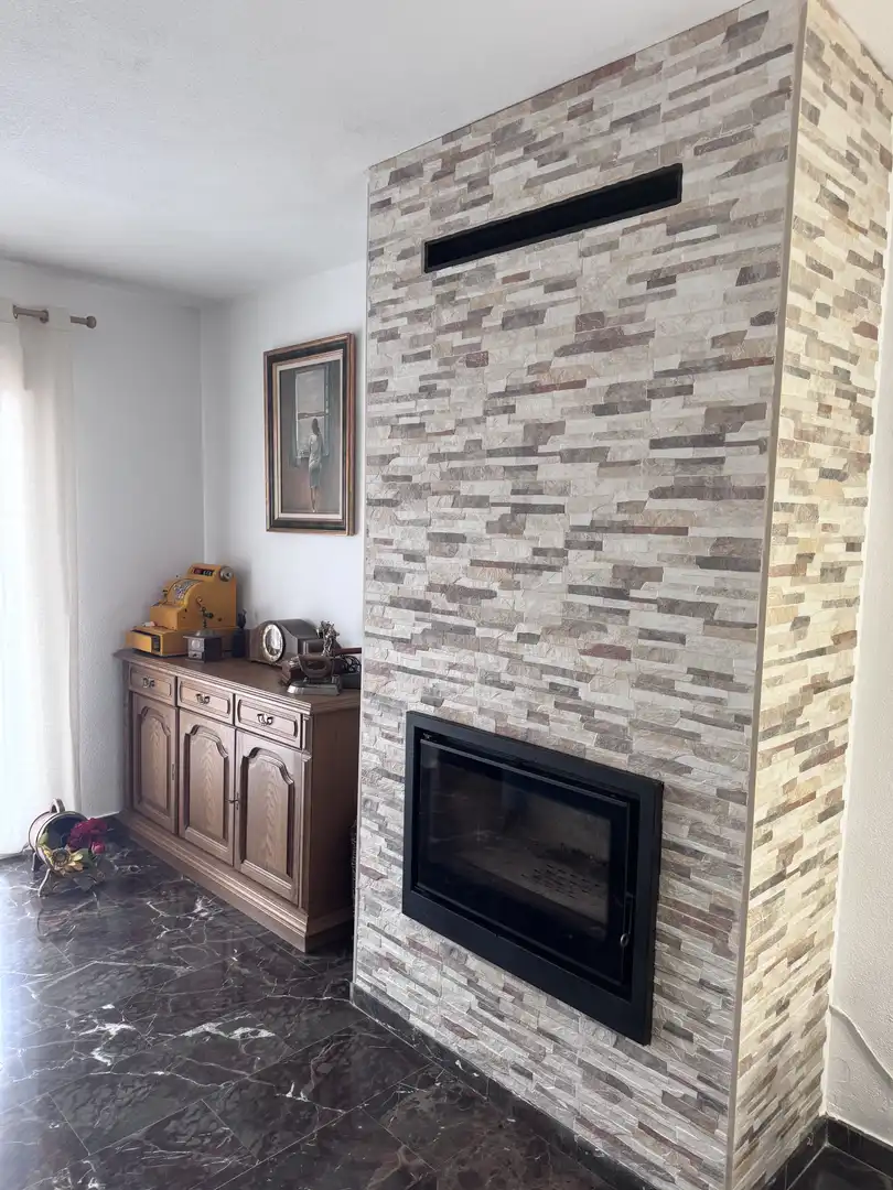 Casa adosada en venda a Calle Violetas, 1, Mojadillas - Parque de las Infantas - El Paraiso Sala d'estar de Casa adosada en venda en Valdemorillo amb Calefacció, Jardí privat i Terrassa