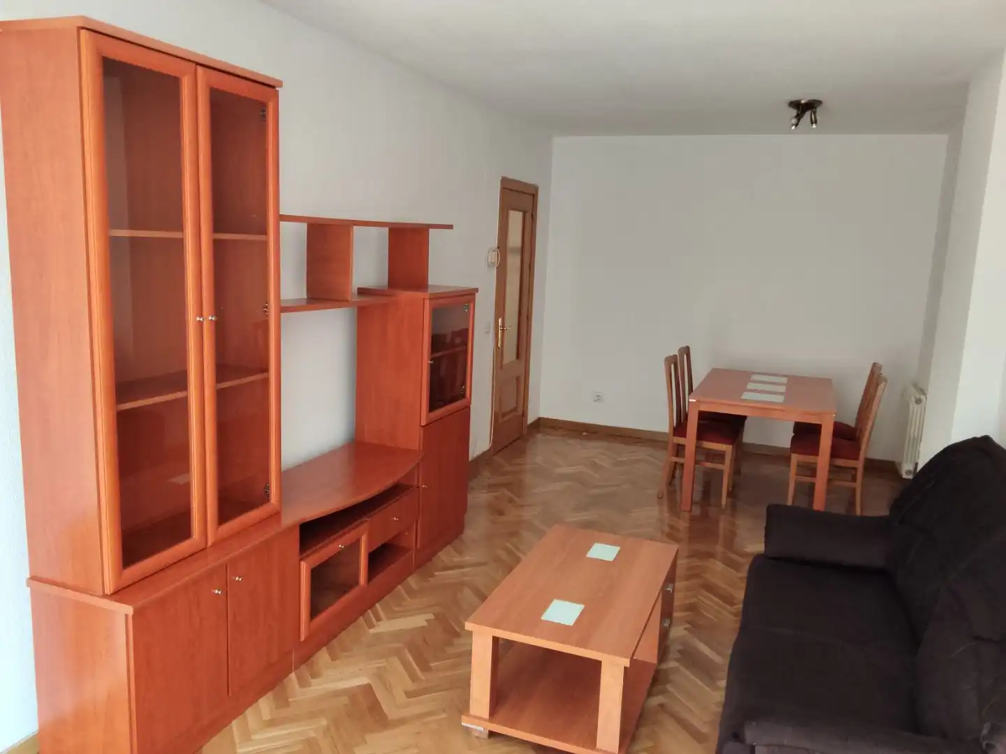 Wohnung zur Miete in Calle de Rafael Bergamín, 6, San Juan Bautista Wohnzimmer von Wohnung zur Miete in Madrid Capital mit Klimaanlage und Schwimmbad