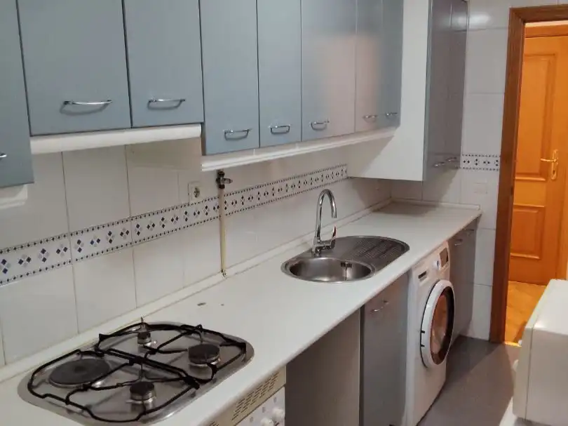 Wohnung zur Miete in Calle de Rafael Bergamín, 6, San Juan Bautista Küche von Wohnung zur Miete in Madrid Capital mit Klimaanlage und Schwimmbad