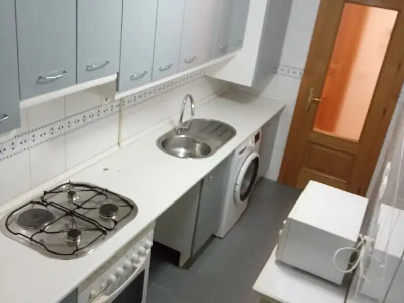 Wohnung zur Miete in Calle de Rafael Bergamín, 6, San Juan Bautista Küche von Wohnung zur Miete in Madrid Capital mit Klimaanlage und Schwimmbad