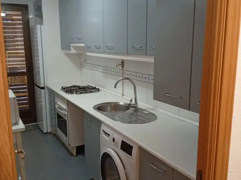 Wohnung zur Miete in Calle de Rafael Bergamín, 6, San Juan Bautista Küche von Wohnung zur Miete in Madrid Capital mit Klimaanlage und Schwimmbad