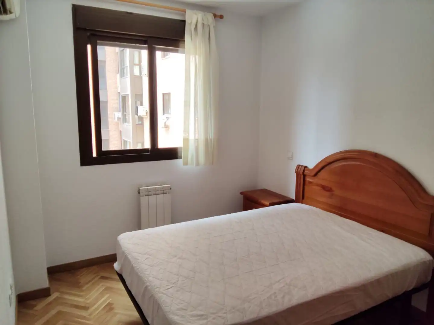 Wohnung zur Miete in Calle de Rafael Bergamín, 6, San Juan Bautista Schlafzimmer von Wohnung zur Miete in Madrid Capital mit Klimaanlage und Schwimmbad
