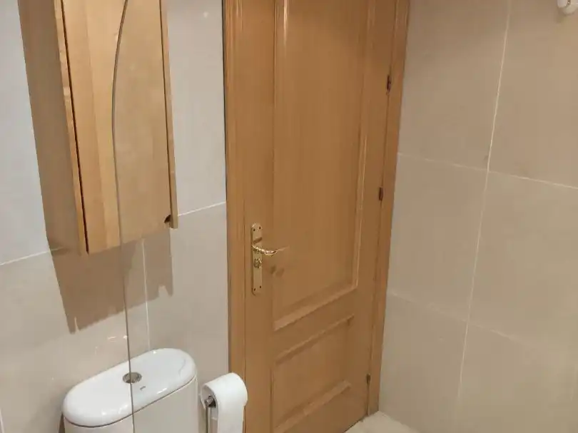 Wohnung zur Miete in Calle de Rafael Bergamín, 6, San Juan Bautista Badezimmer von Wohnung zur Miete in Madrid Capital mit Klimaanlage und Schwimmbad
