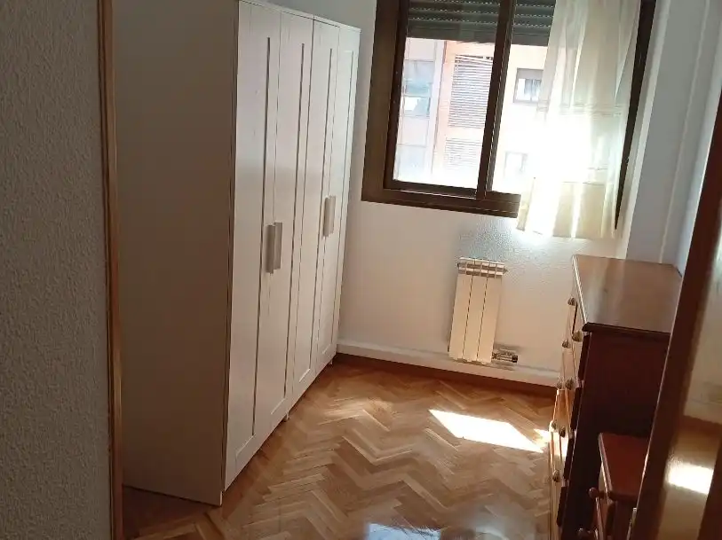 Wohnung zur Miete in Calle de Rafael Bergamín, 6, San Juan Bautista Schlafzimmer von Wohnung zur Miete in Madrid Capital mit Klimaanlage und Schwimmbad