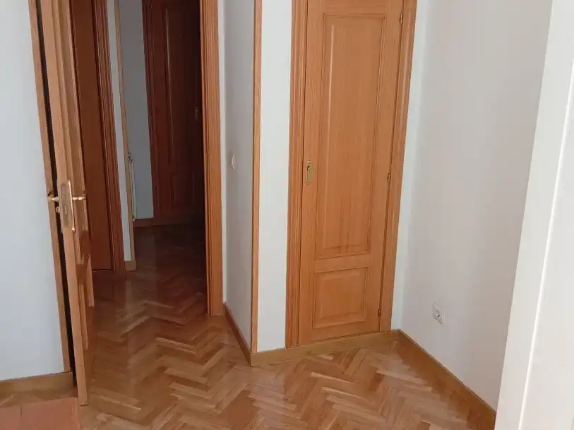 Wohnung zur Miete in Calle de Rafael Bergamín, 6, San Juan Bautista Wohnung zur Miete in Madrid Capital mit Klimaanlage und Schwimmbad