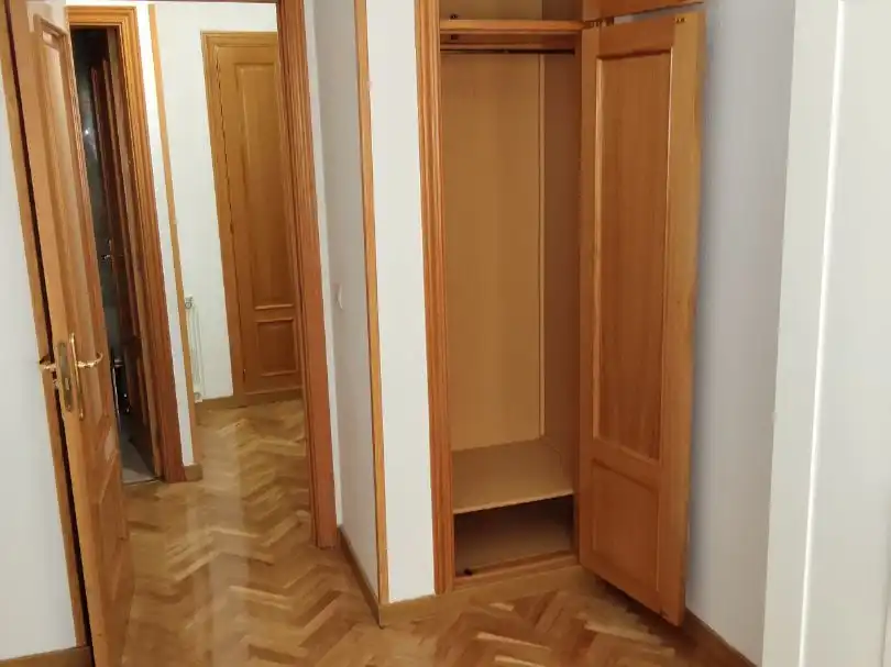 Wohnung zur Miete in Calle de Rafael Bergamín, 6, San Juan Bautista Schlafzimmer von Wohnung zur Miete in Madrid Capital mit Klimaanlage und Schwimmbad