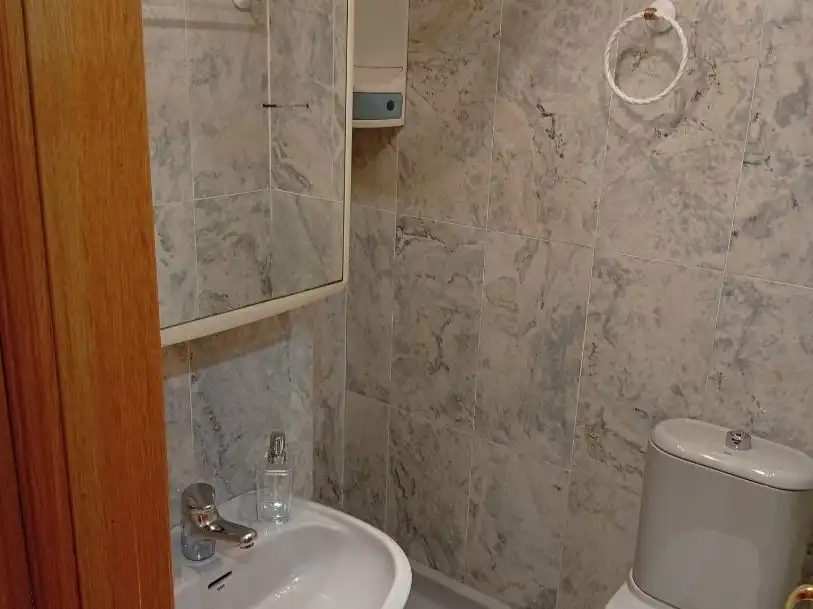Wohnung zur Miete in Calle de Rafael Bergamín, 6, San Juan Bautista Badezimmer von Wohnung zur Miete in Madrid Capital mit Klimaanlage und Schwimmbad