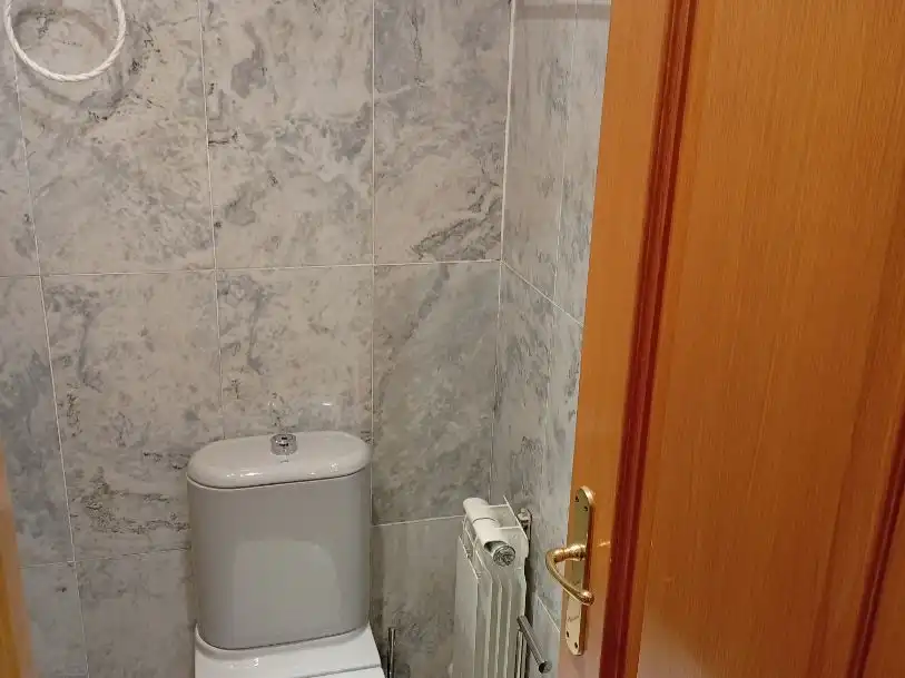 Wohnung zur Miete in Calle de Rafael Bergamín, 6, San Juan Bautista Badezimmer von Wohnung zur Miete in Madrid Capital mit Klimaanlage und Schwimmbad