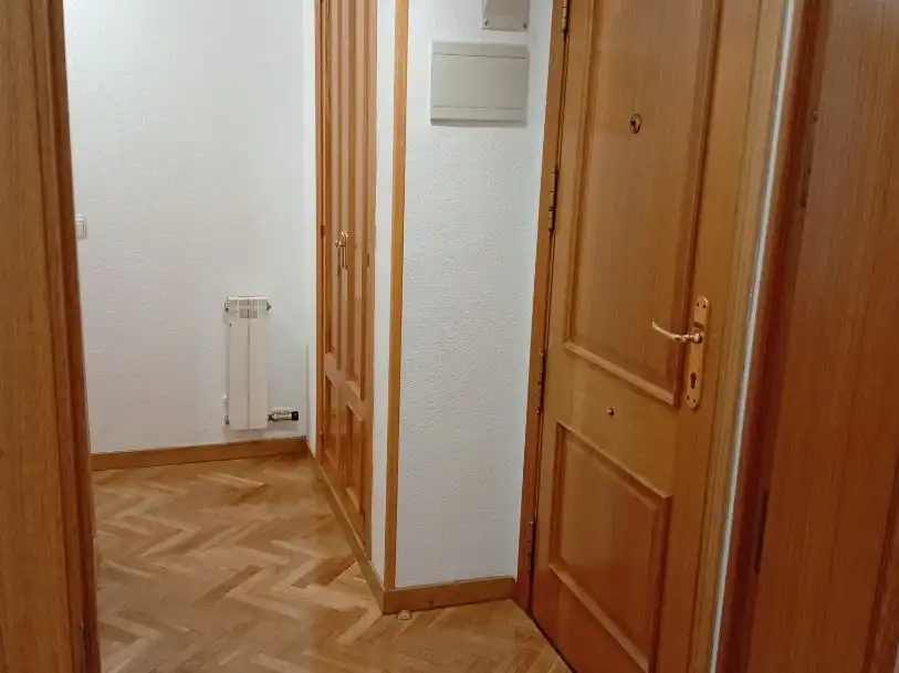 Wohnung zur Miete in Calle de Rafael Bergamín, 6, San Juan Bautista Wohnung zur Miete in Madrid Capital mit Klimaanlage und Schwimmbad