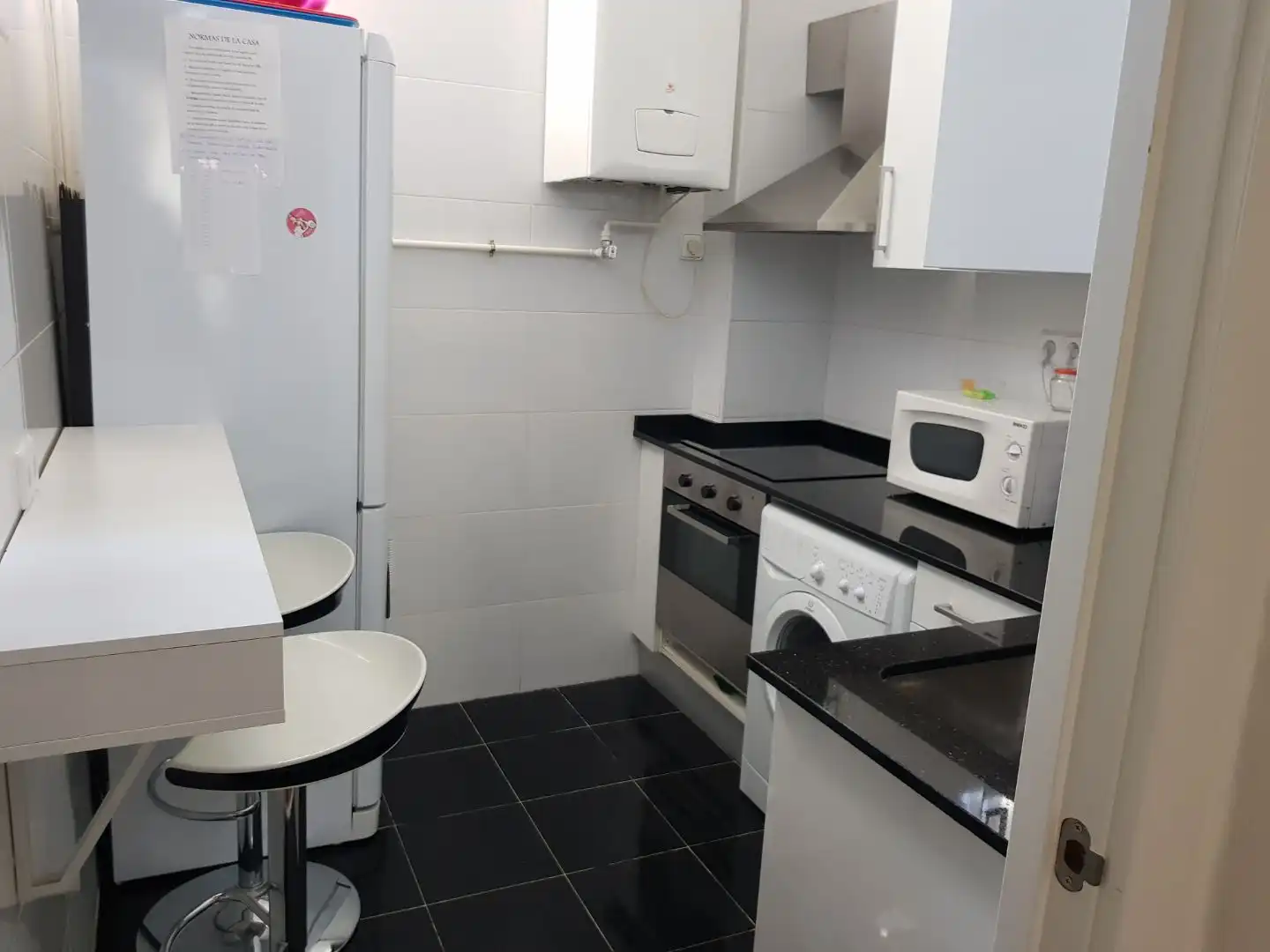 Habitación en Calle de la Virgen de los Peligros, 10, Cortes - Huertas Cocina de Piso para compartir en Madrid con Aire acondicionado, Calefacción y Parquet