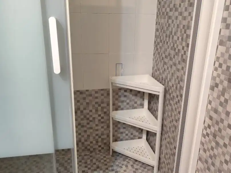 Badezimmer von Wohnung zur Miete in  Sevilla Capital mit Klimaanlage und Schwimmbad