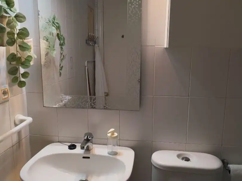 Badezimmer von Wohnung zur Miete in  Sevilla Capital mit Klimaanlage und Schwimmbad