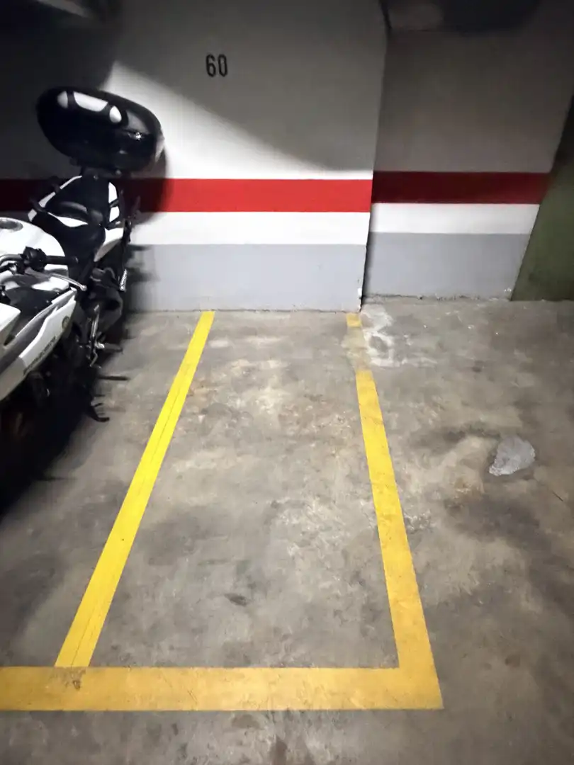 Garage zur Miete in Calle del Doctor Julián Sanz Ibáñez, 41, La Bozada – Parque Delicias Parkplatz von Garage zur Miete in Zaragoza