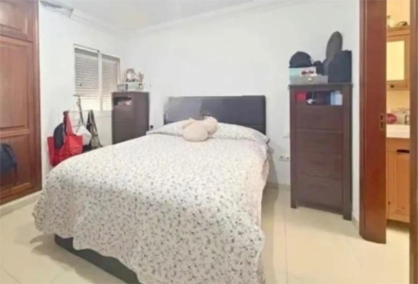 Piso en venta en Argana Alta - Maneje Habitación de Piso en venta en Arrecife con Trastero y Amueblado
