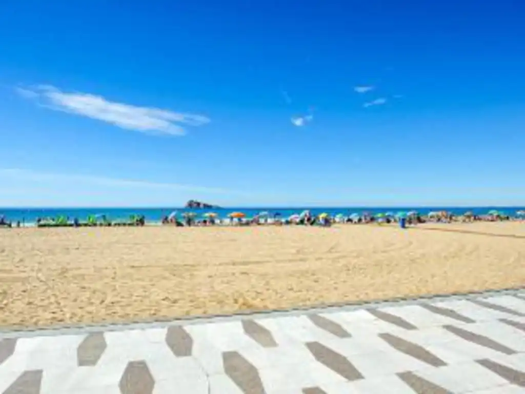 Flat for sale in Avenida del Mediterráneo, 31, Playa Levante Exterior view of Flat for sale in Benidorm with Air Conditioner, Terrace and Swimming Pool