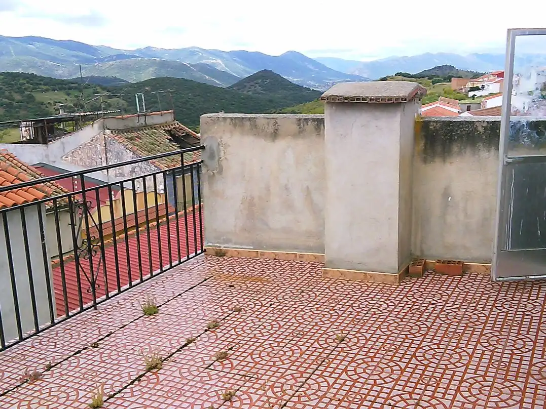 Einfamilien-Reihenhaus zum Verkauf in Calle Calvo Sotelo, 16, San Lorenzo de Calatrava Terrasse von Einfamilien-Reihenhaus zum Verkauf in San Lorenzo de Calatrava mit Terrasse und Balkon