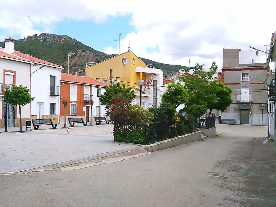 Einfamilien-Reihenhaus zum Verkauf in Calle Calvo Sotelo, 16, San Lorenzo de Calatrava Außenansicht von Einfamilien-Reihenhaus zum Verkauf in San Lorenzo de Calatrava mit Terrasse und Balkon
