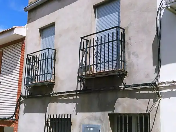 Einfamilien-Reihenhaus zum Verkauf in Calle Calvo Sotelo, 16, San Lorenzo de Calatrava Terrasse von Einfamilien-Reihenhaus zum Verkauf in San Lorenzo de Calatrava mit Terrasse und Balkon