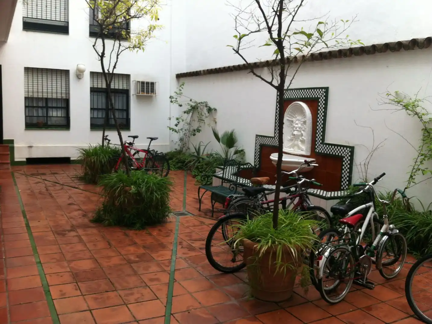 Jardí de Pis de lloguer en Sevilla amb Aire condicionat i Moblat