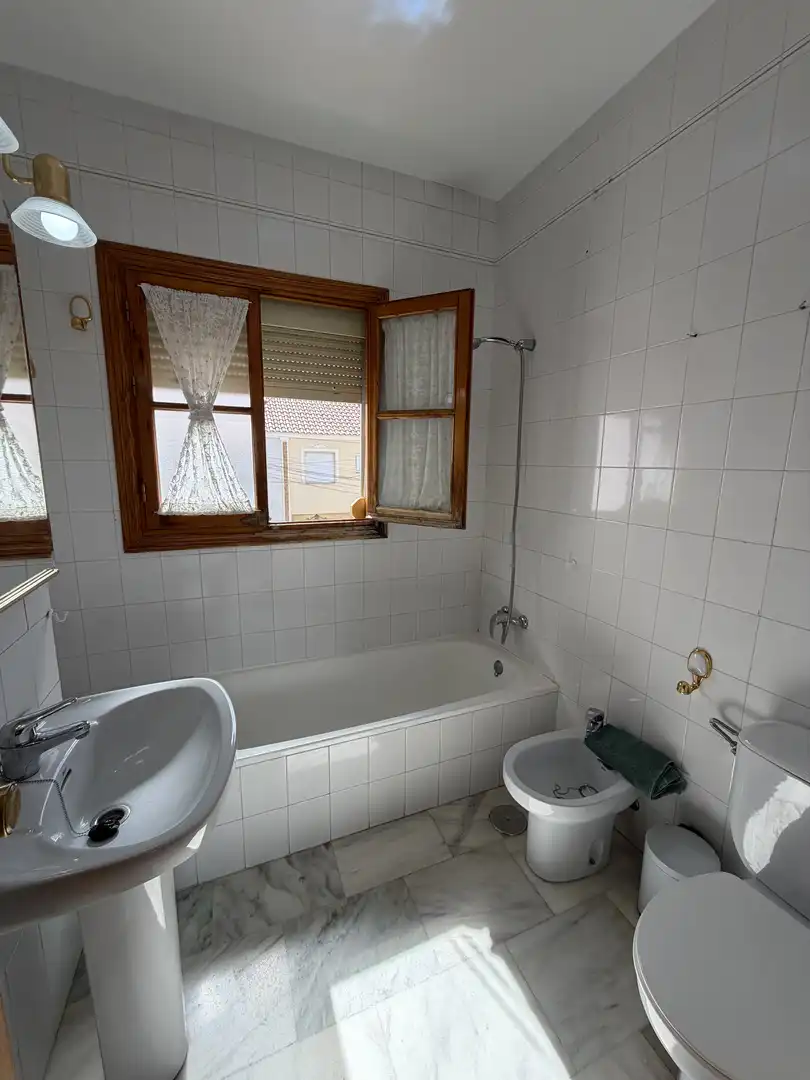 Detached homes for sale in Calle el Salvador, 21, Morón de la Frontera Bathroom of Detached homes for sale in Morón de la Frontera with Air Conditioner, Heating and Private garden