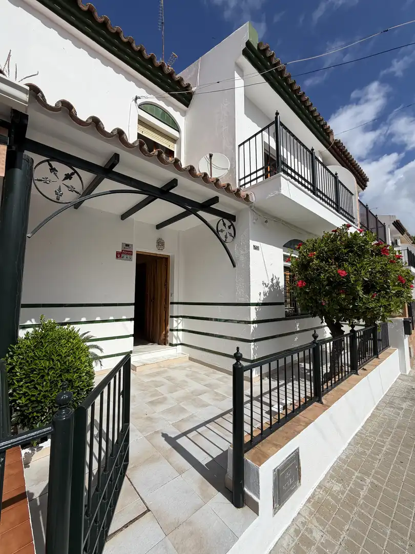 Detached homes for sale in Calle el Salvador, 21, Morón de la Frontera Detached homes for sale in Morón de la Frontera with Air Conditioner, Heating and Private garden
