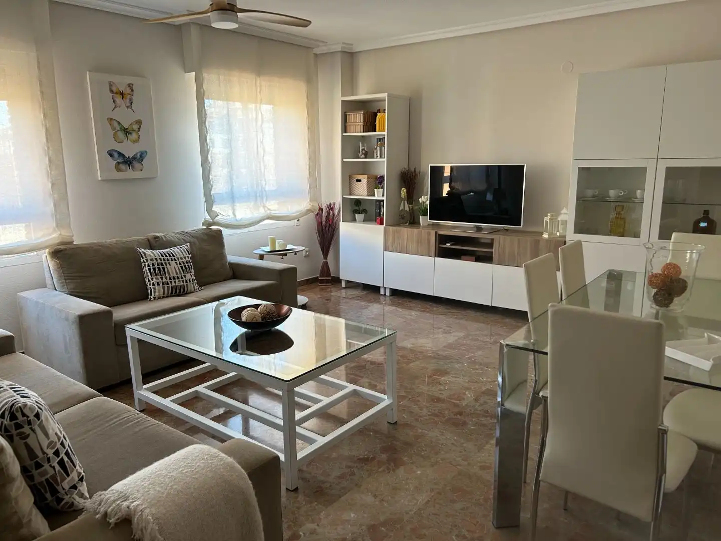 Room in Plaza de Vista Alegre, 3, Vista Alegre - Parque Cruz Conde Living room of Flat for share in Córdoba with Air Conditioner and Furnished