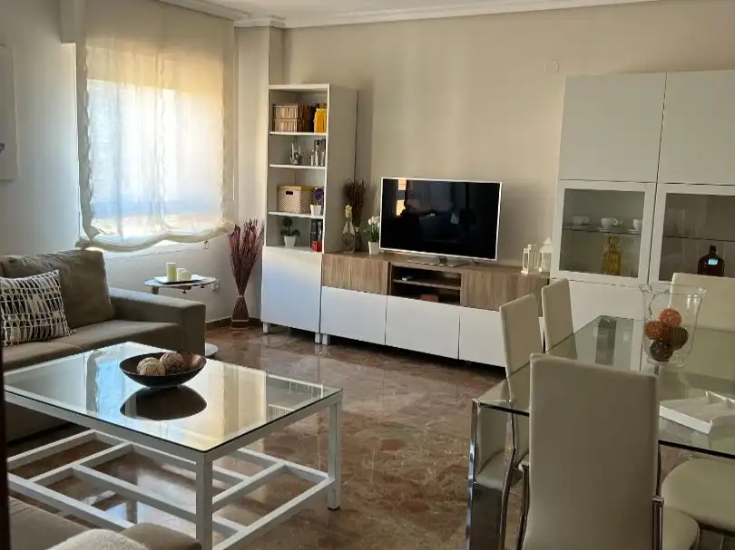 Habitación en Plaza de Vista Alegre, 3, Vista Alegre - Parque Cruz Conde Sala de estar de Piso para compartir en Córdoba con Aire acondicionado y Amueblado