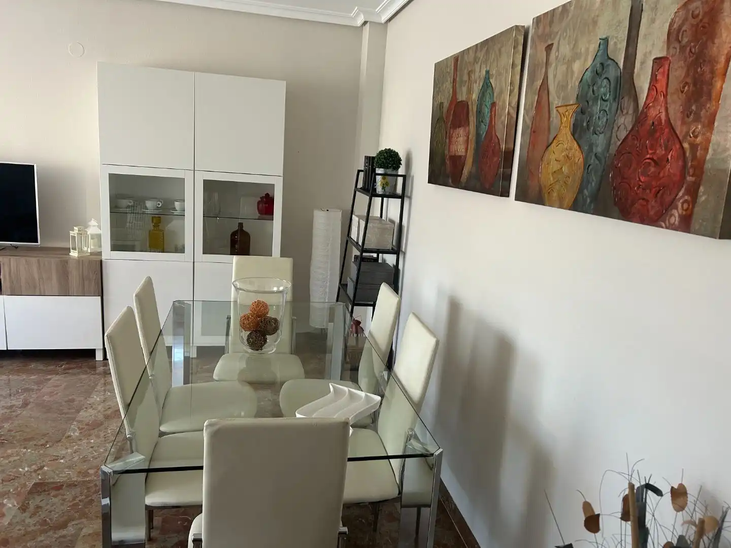 Habitación en Plaza de Vista Alegre, 3, Vista Alegre - Parque Cruz Conde Comedor de Piso para compartir en Córdoba con Aire acondicionado y Amueblado