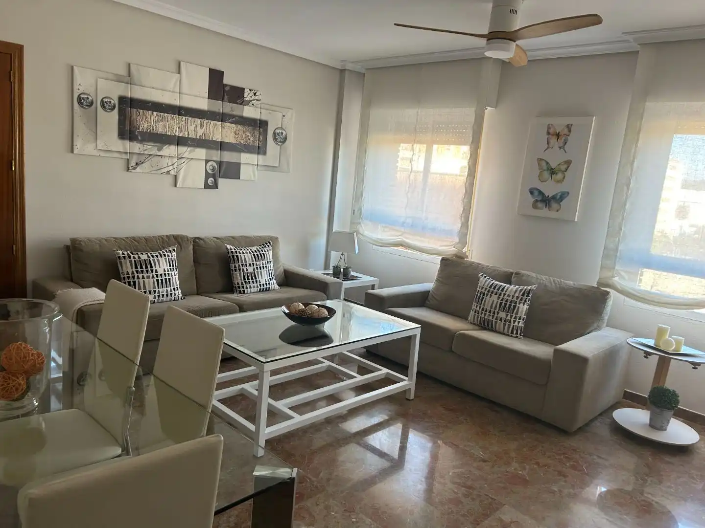 Habitación en Plaza de Vista Alegre, 3, Vista Alegre - Parque Cruz Conde Sala de estar de Piso para compartir en Córdoba con Aire acondicionado y Amueblado