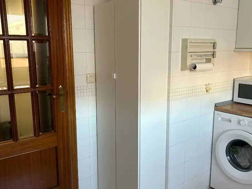 Habitación en Plaza de Vista Alegre, 3, Vista Alegre - Parque Cruz Conde Baño de Piso para compartir en Córdoba con Aire acondicionado y Amueblado