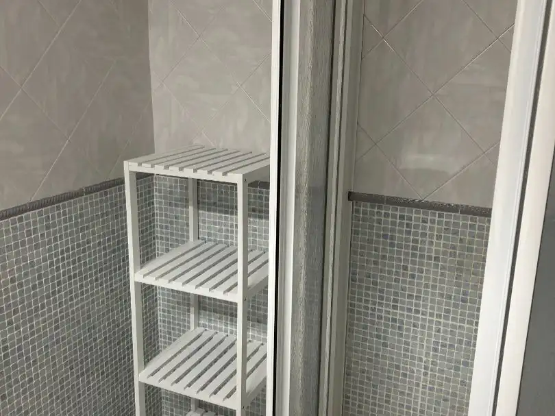 Habitación en Plaza de Vista Alegre, 3, Vista Alegre - Parque Cruz Conde Baño de Piso para compartir en Córdoba con Aire acondicionado y Amueblado
