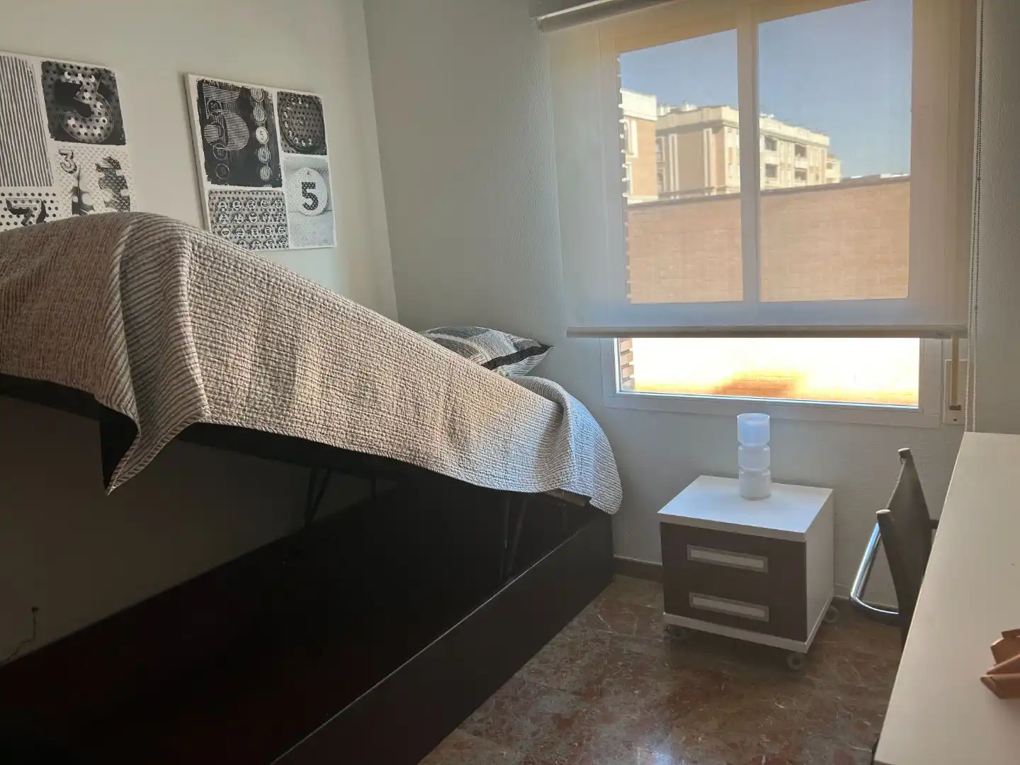 Habitación en Plaza de Vista Alegre, 3, Vista Alegre - Parque Cruz Conde Habitación de Piso para compartir en Córdoba con Aire acondicionado y Amueblado