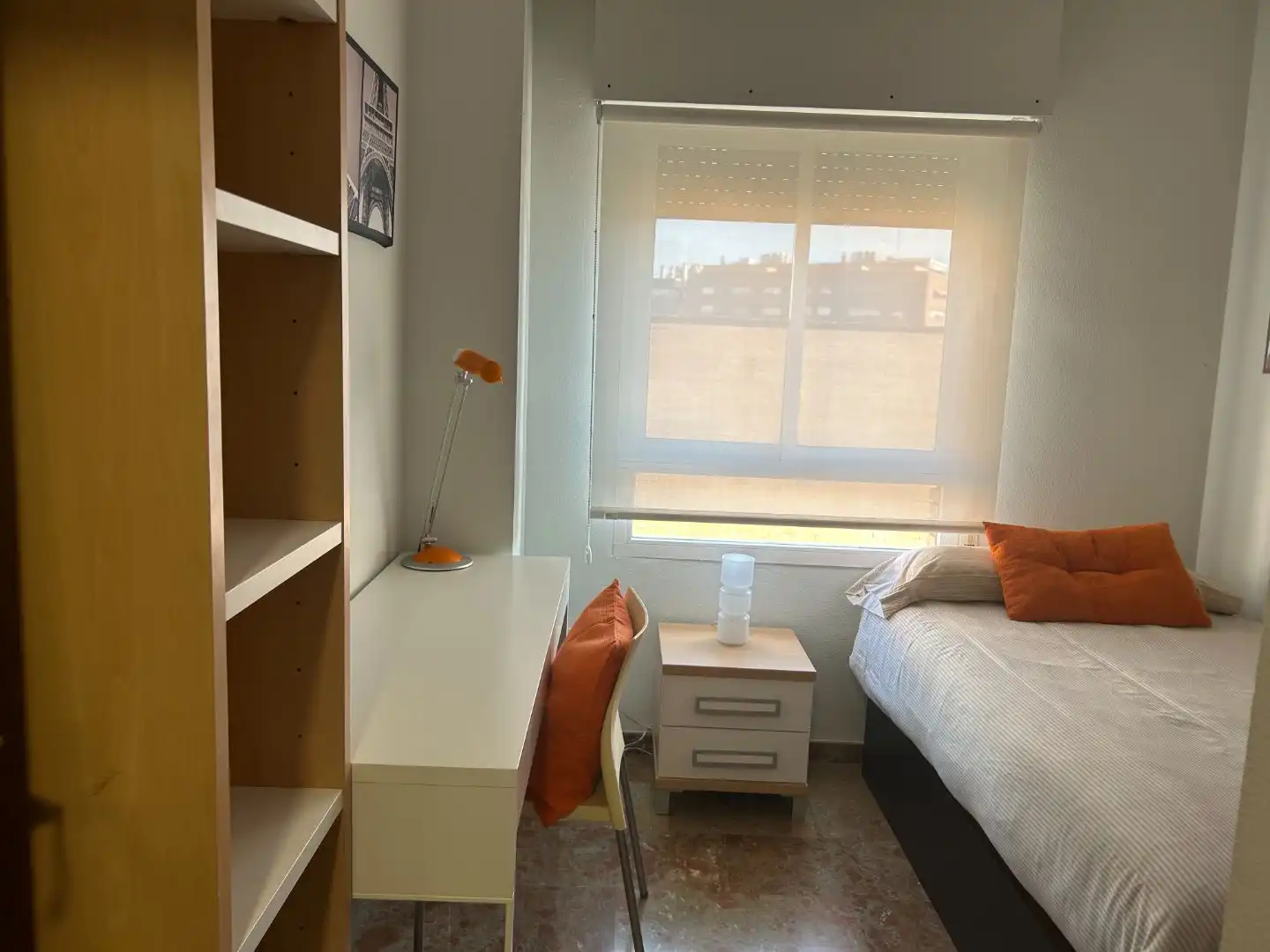 Habitación en Plaza de Vista Alegre, 3, Vista Alegre - Parque Cruz Conde Habitación de Piso para compartir en Córdoba con Aire acondicionado y Amueblado